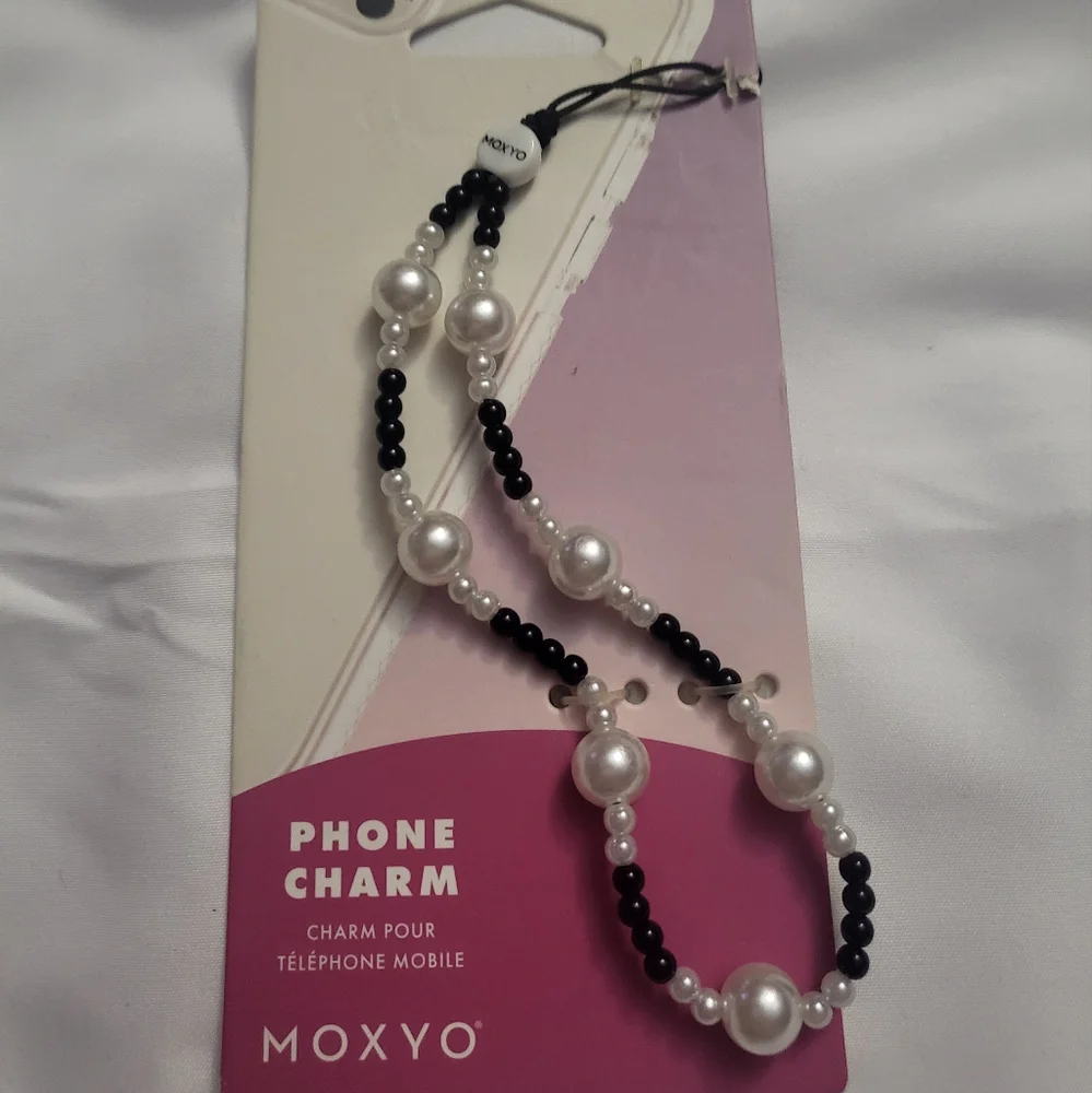 Moxyo phone charm